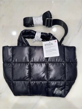 lululemon athletica Quilted Grid Tote Mini Wunder Puff - Black
